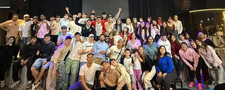 Jóvenes y adolescentes de LED